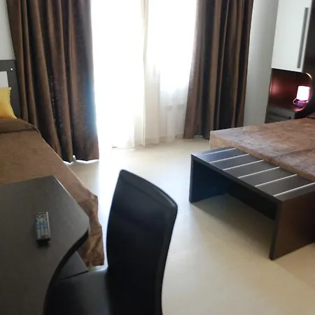 Fiera Maglo' فندق مبيت وإفطار 2*